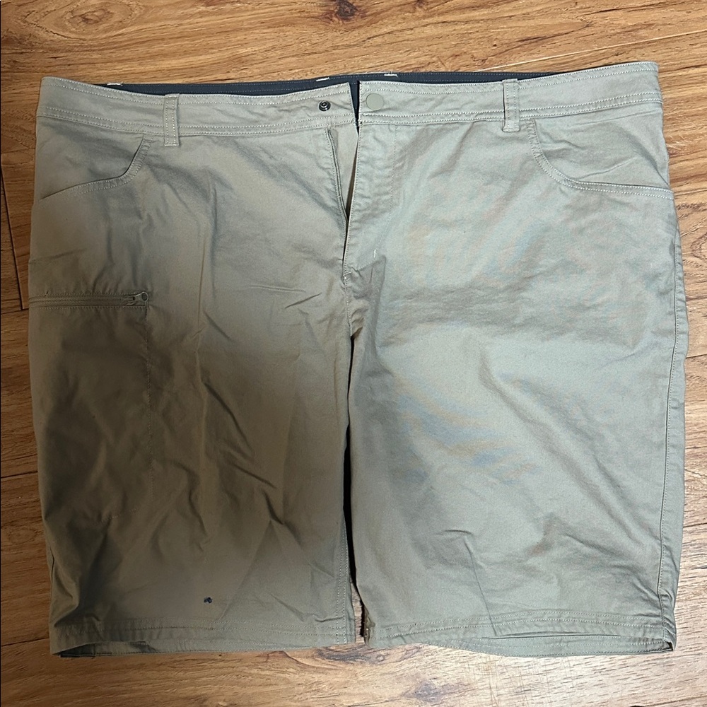 Men's Khaki Shorts